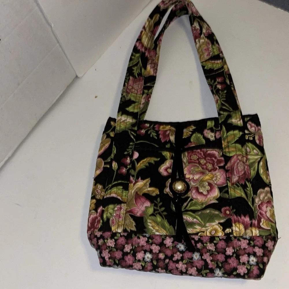 BLACK QUILTED FLORAL TOTE BAG BUTTON EMBELLISHMENT CLOSURE EXCELLENT CONDITION
